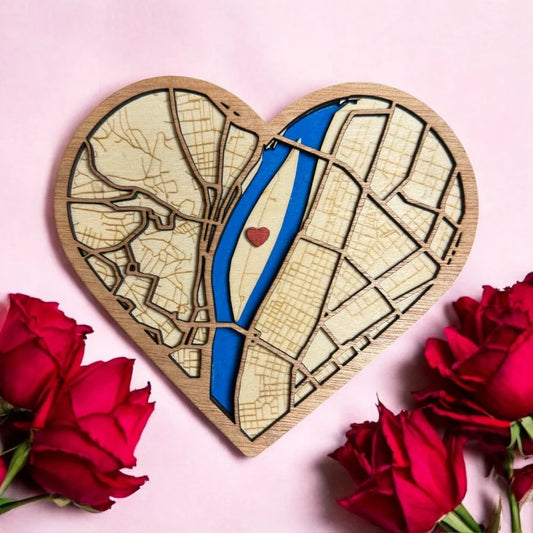 Szív alakú, egyedi lézervágott fa térkép ajándék