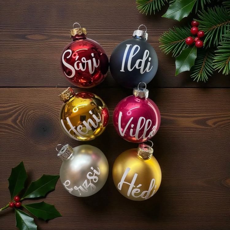 Karácsonyi gömbök, díszek