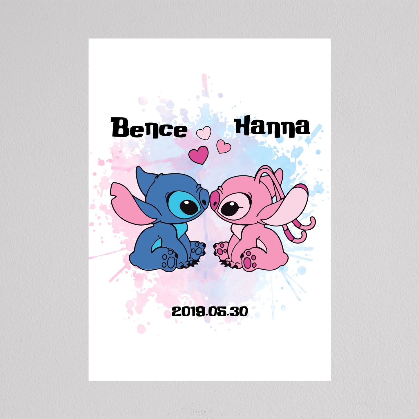 💖 Szerelmes Stitch és Angel – Személyre Szabható Páros Poszter