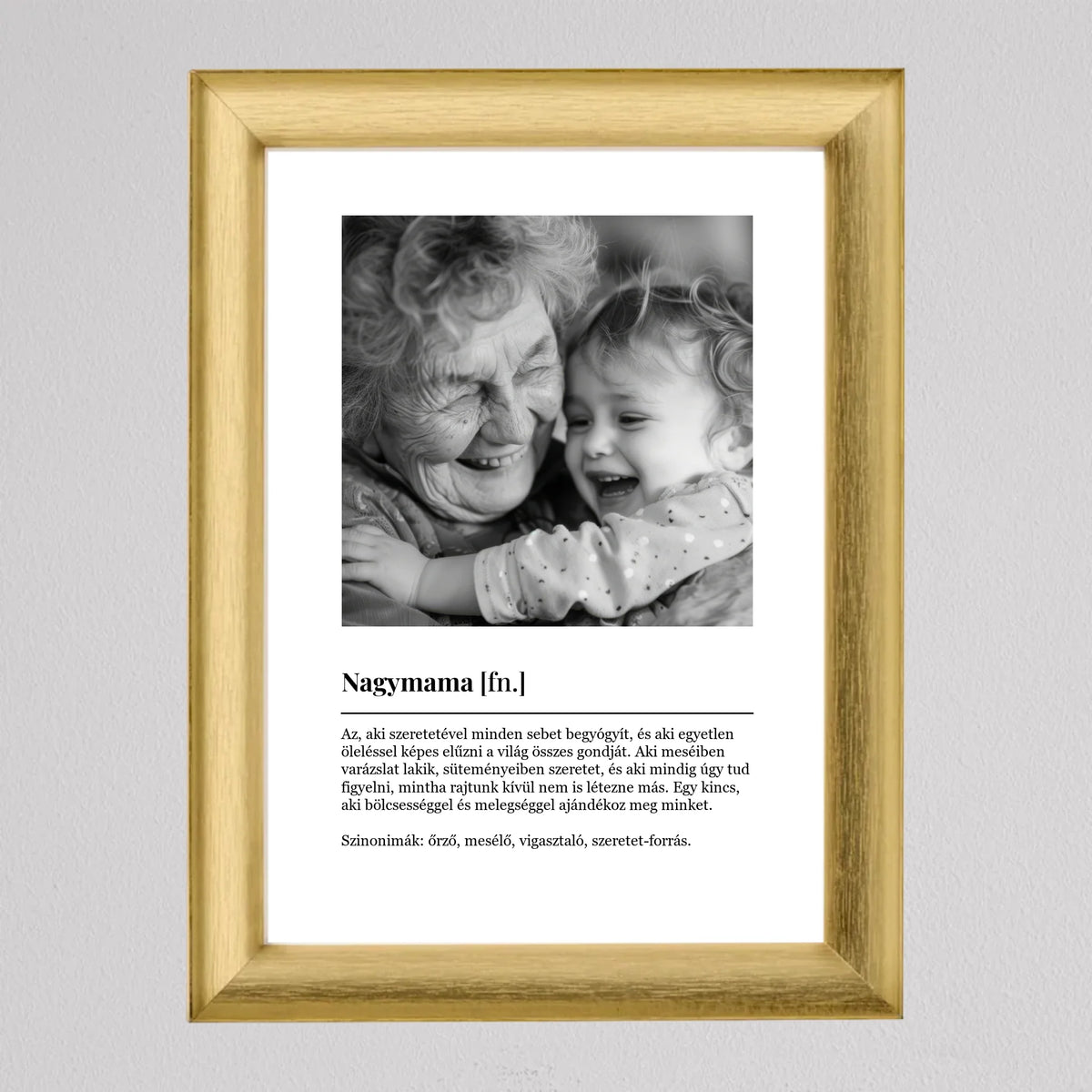 Nagymama meghatározás közös fotóval arany keretben, fent nagymama és unokája összebújva, alatta Nagymama [fn.] címszó