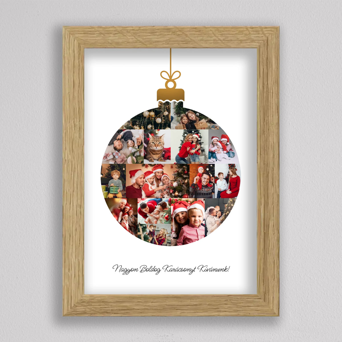 Ünnepi kép díszből tölgyfa hatású keretben, kézírásos Nagyon Boldog Karácsonyt Kívánunk! a dísz alatt