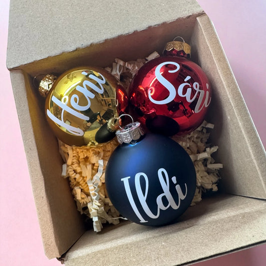 Egyedi névre szóló üveg karácsonyi gömb - több színben és méretben