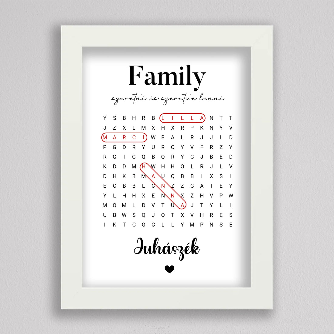 Családi szókereső kép fehér keretben, betűrácsban piros karikával jelölt nevek, fent Family, alul Juhászék